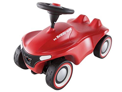 Das BIG-Bobby-Car Neo Rot überzeugt mit modernem Design, hoher Qualität und besonders leisen Flüsterreifen. Es eignet sich hervorragend für Kinder ab 1 Jahr und bietet durchdachte Sicherheits- und Komfortmerkmale. In unserem Test zeigt es sich als robustes, kindgerechtes Fahrzeug, das sowohl drinnen als auch draußen viel Fahrspaß garantiert.
